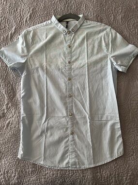 Men's Light Blue Short-Sleeve Button-Down Shirt